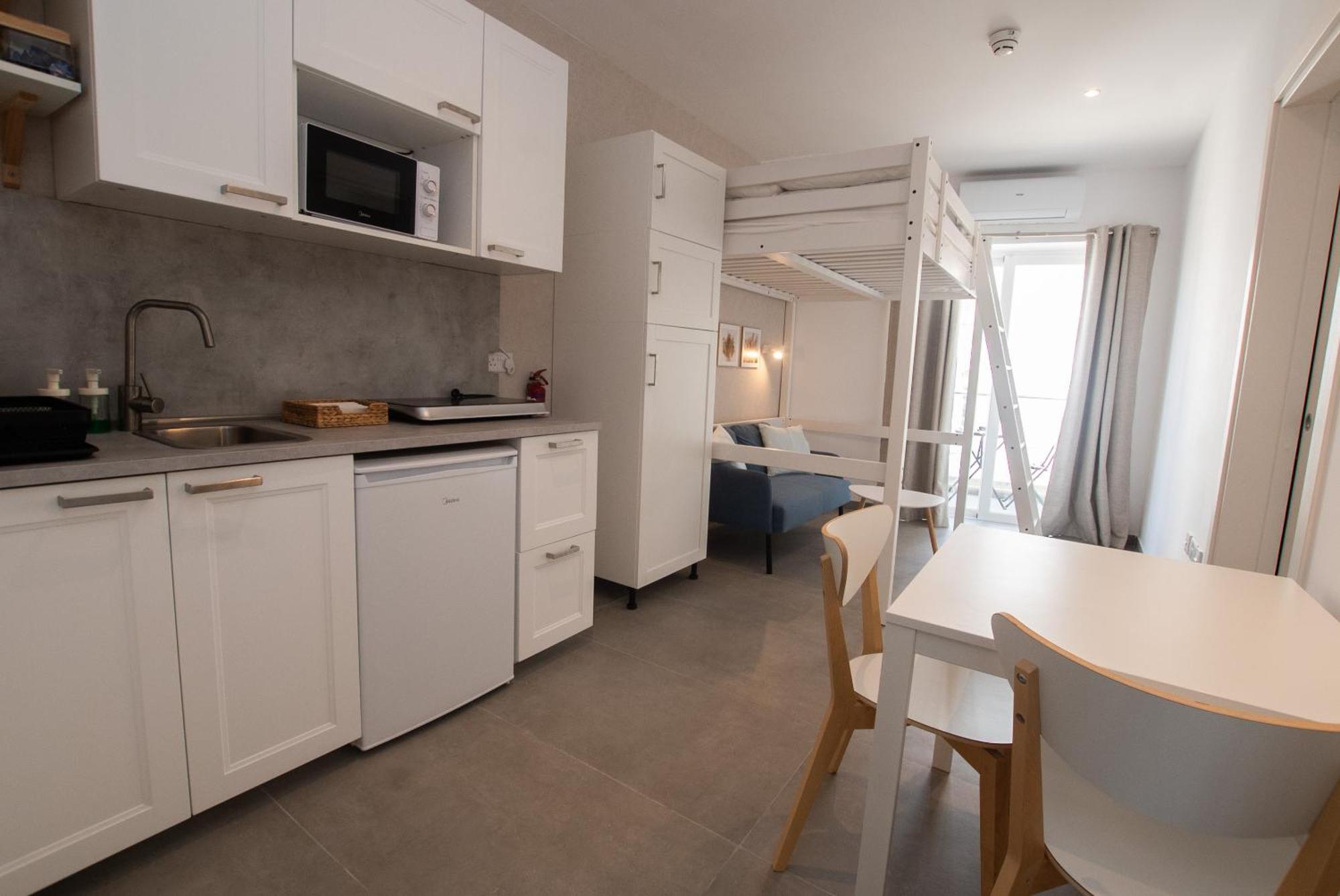 Gest Hostel *